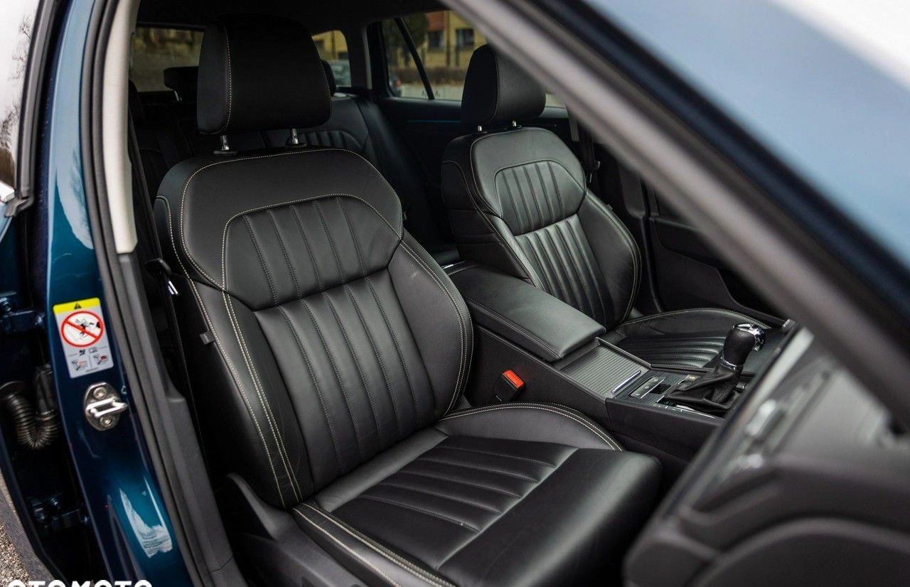 Skoda Superb cena 107777 przebieg: 98000, rok produkcji 2020 z Zawadzkie małe 562
